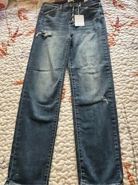 NWT SneakPeak Women’s Distressed Straight-Leg Jeans - Washed Blue size 9